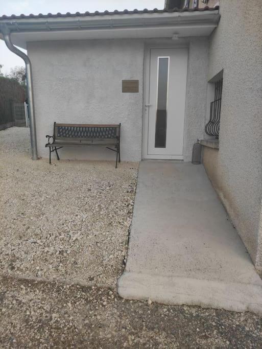 Le Petit Cocon Apartment Montbozon Exterior photo